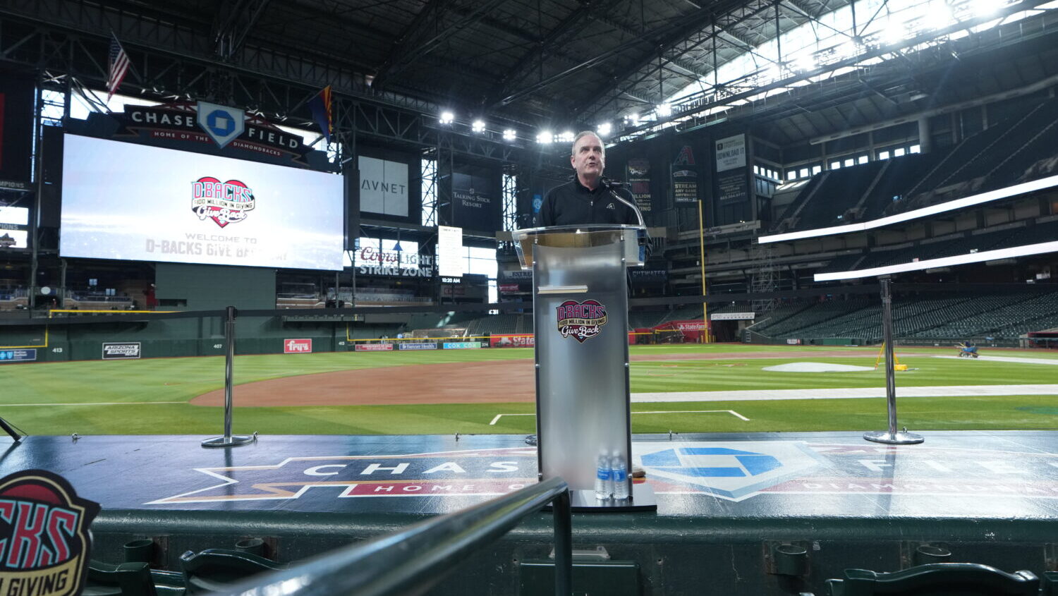 Diamondbacks' Derrick Hall...