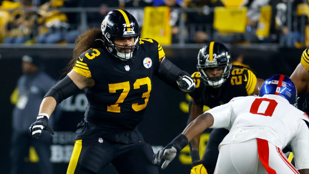PITTSBURGH, PA - OCTOBER 28: Isaac Seumalo #73 of the Pittsburgh Steelers in action against the New...