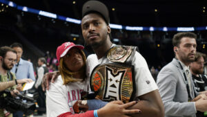 Tommy Lloyd 'relieved' as Jaden Bradley returned to Big 12 title game after left wrist injury scare