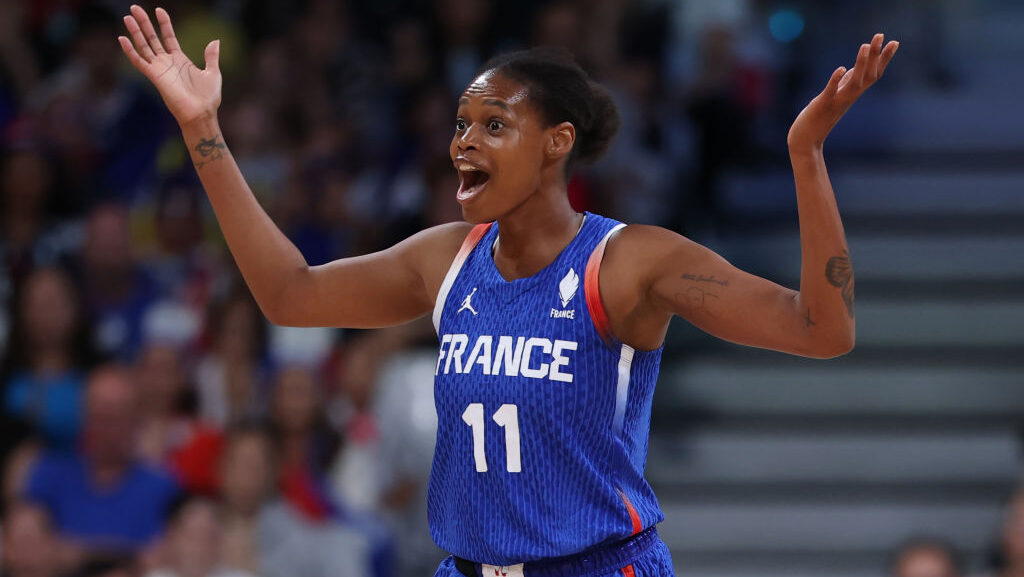 Mercury sign Valeriane Ayayi...