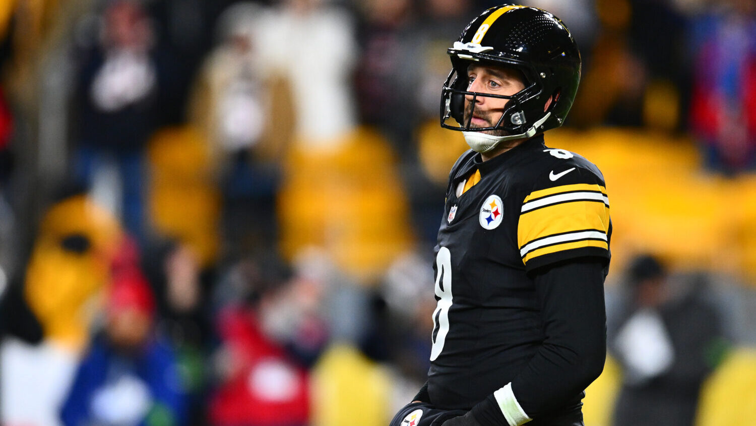 PITTSBURGH, PENNSYLVANIA - JANUARY 12: Aaron Rodgers #8 of the Pittsburgh Steelers reacts in the fo...