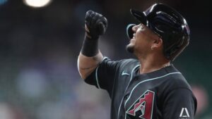 Ildemaro Vargas sees hit streak end as Diamondbacks fall to Cubs