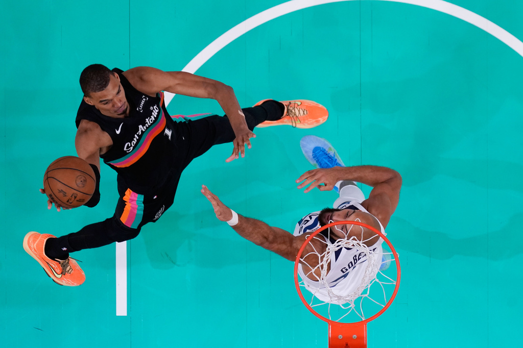 San Antonio Spurs forward Victor Wembanyama (1) drives to the basket against Minnesota Timberwolves...