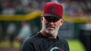 A missed playoff berth will put the microscope on Diamondbacks’ Torey Lovullo, Mike Hazen