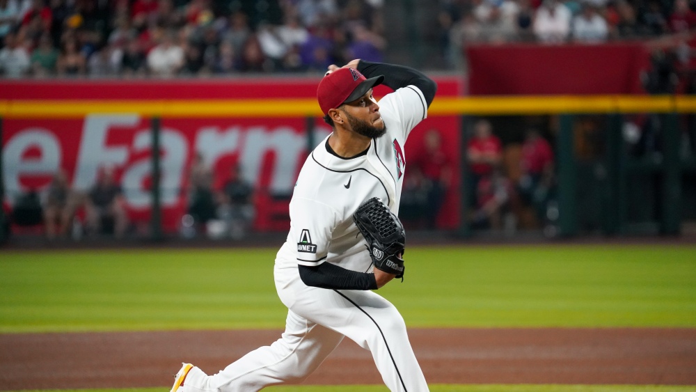 Arizona Dimaondbacks pitcher Eduardo Rodríguez extending, June 17, 2026 (Jeremy Schnell/Arizona Sp...
