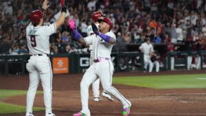 Get-right Giants: Diamondbacks hold on to extend season-long win streak over San Francisco