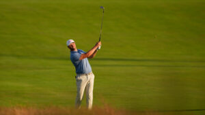 Wyndham Clark seizes on changing nature of Shinnecock to lead US Open