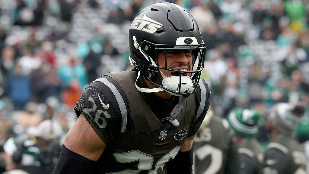 Former Jets safety Isaiah Oliver has signed with the Arizona Cardinals...