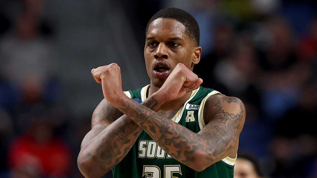 Izaiyah Nelson #35 of the South Florida Bulls has been mocked to the Phoenix Suns...