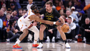 Suns officially agree to 2-way contract with former Warriors guard Pat Spencer