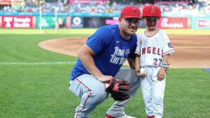 Mike Trout reveals son Beckham is a Diamondbacks fan