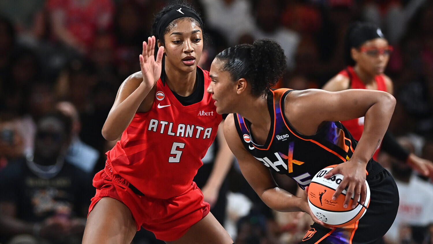 COLLEGE PARK, GEORGIA - MAY 24: Alyssa Thomas #25 of the Phoenix Mercury looks to pass the ball as ...