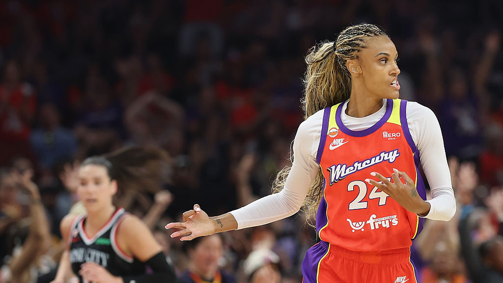 DeWanna Bonner signs with Atlanta Dream...