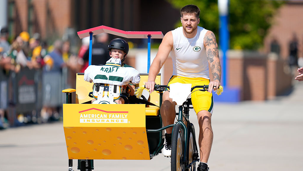 Cardinals players take part in bike-riding tradition at Packers joint ...