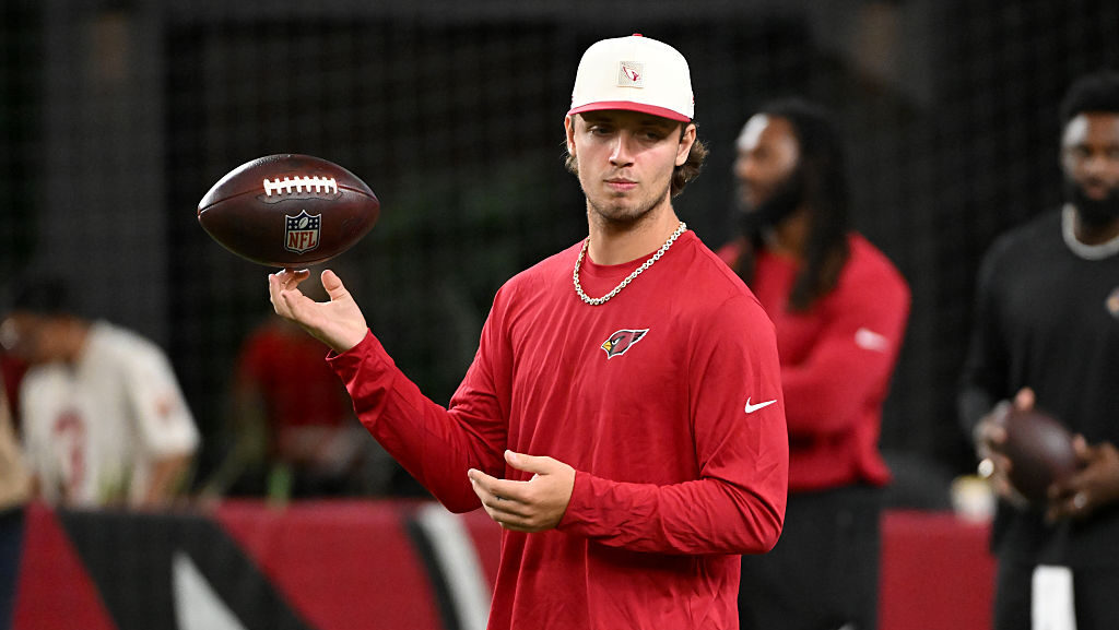 Cardinals' Carson Beck...