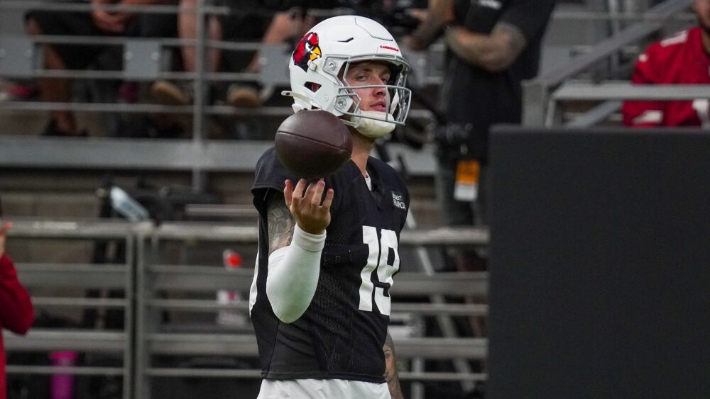 Cardinals' Carson Beck...