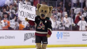 2 Phoenix groups in discussions with NHL about expansion team